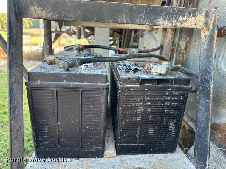 image for item DV1046 Gleaner F2  combine