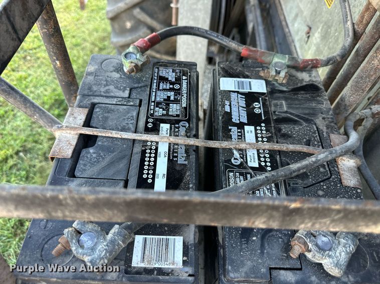 image for item DV1046 Gleaner F2  combine