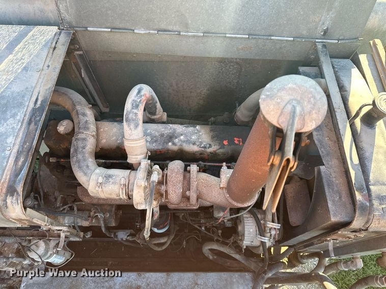 image for item DV1046 Gleaner F2  combine