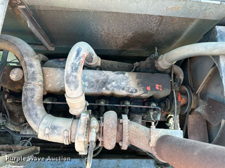 image for item DV1046 Gleaner F2  combine