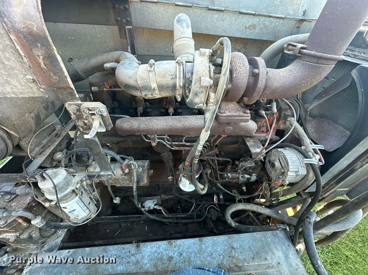 image for item DV1046 Gleaner F2  combine