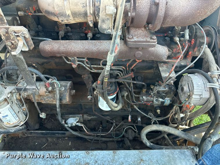 image for item DV1046 Gleaner F2  combine