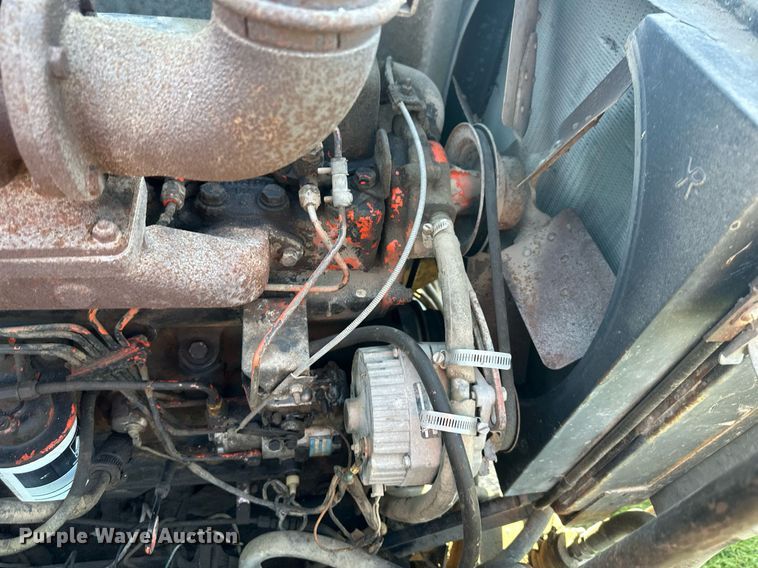 image for item DV1046 Gleaner F2  combine