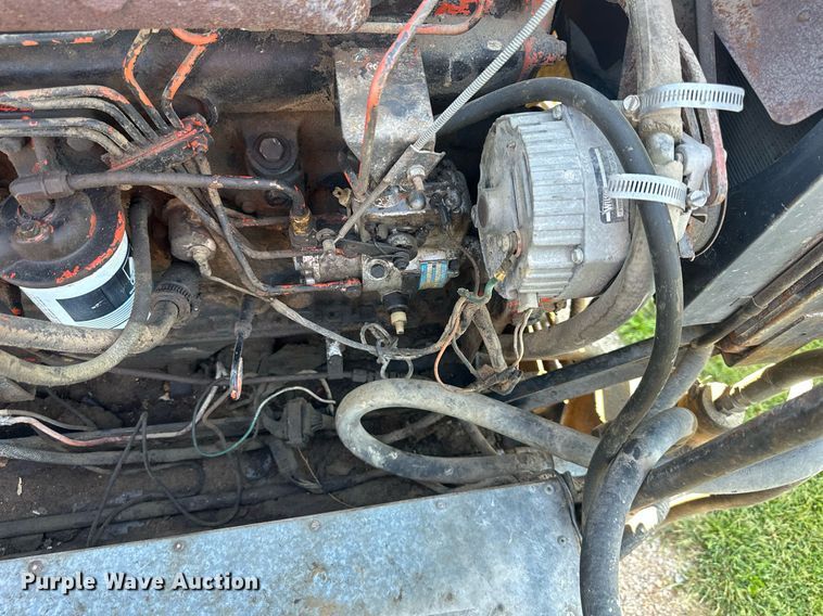 image for item DV1046 Gleaner F2  combine