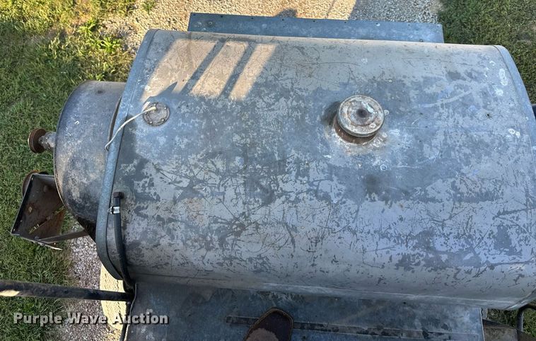 image for item DV1046 Gleaner F2  combine