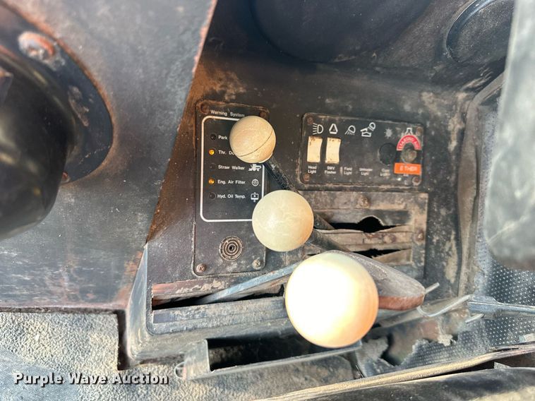 image for item DV1046 Gleaner F2  combine