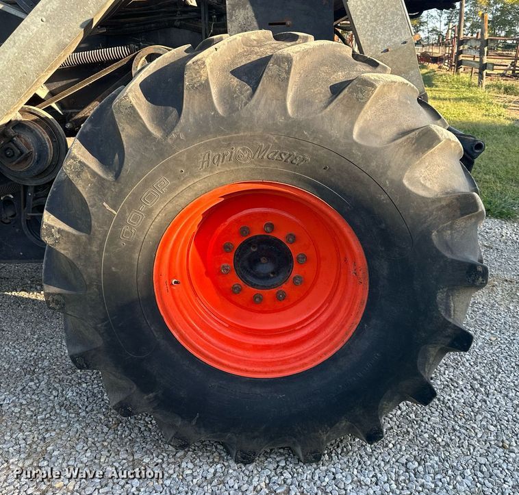 image for item DV1046 Gleaner F2  combine