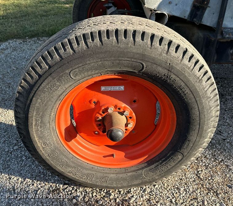 image for item DV1046 Gleaner F2  combine