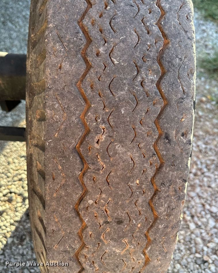 image for item DV1046 Gleaner F2  combine