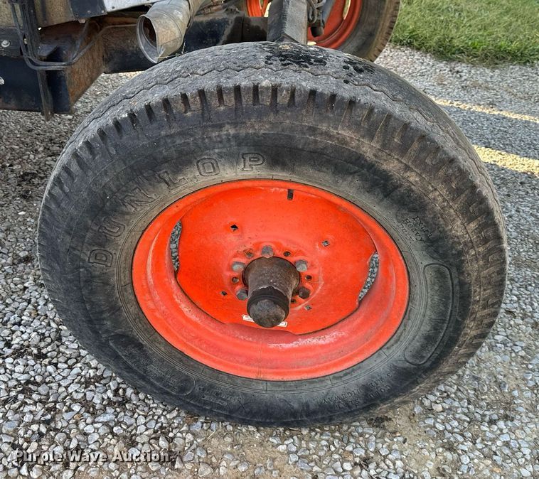 image for item DV1046 Gleaner F2  combine