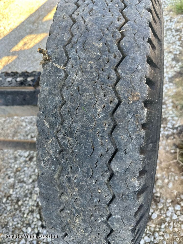 image for item DV1046 Gleaner F2  combine