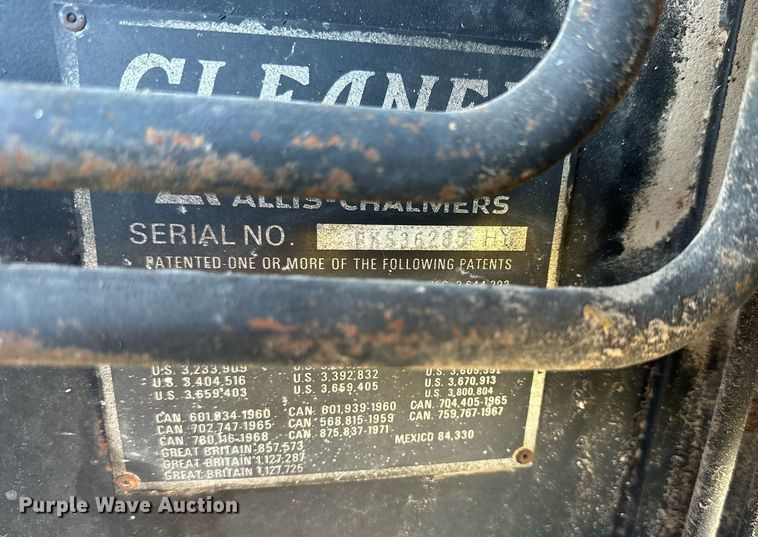 image for item DV1046 Gleaner F2  combine