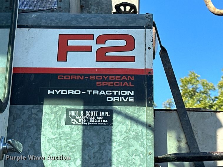 image for item DV1046 Gleaner F2  combine