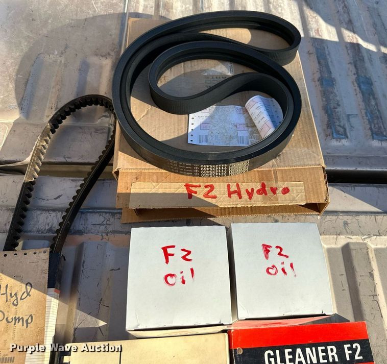 image for item DV1046 Gleaner F2  combine