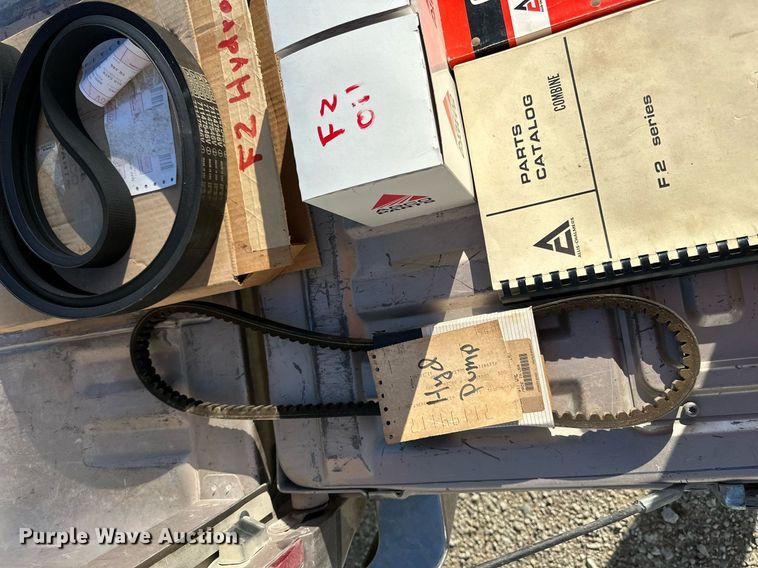 image for item DV1046 Gleaner F2  combine