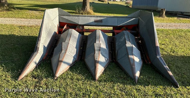 image for item DV1048 Allis Chalmers 430  corn head