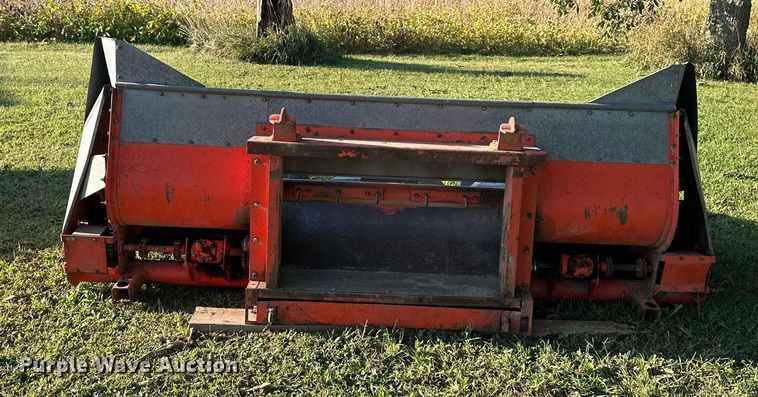 image for item DV1048 Allis Chalmers 430  corn head
