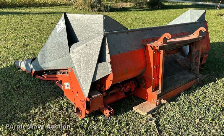 image for item DV1048 Allis Chalmers 430  corn head