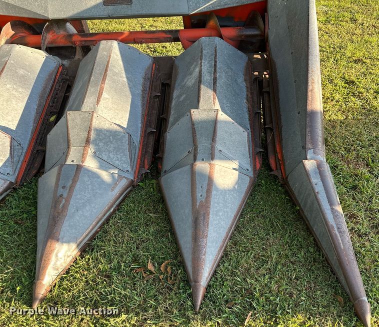 image for item DV1048 Allis Chalmers 430  corn head