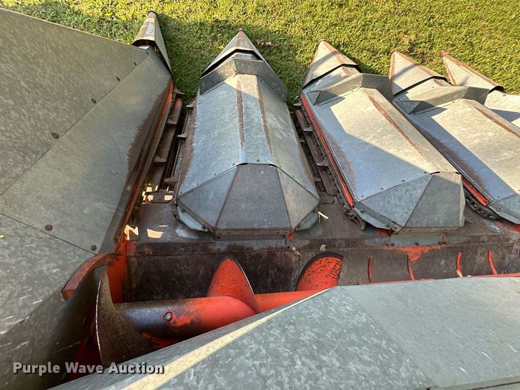 image for item DV1048 Allis Chalmers 430  corn head