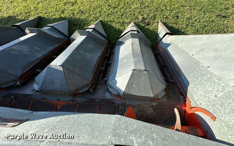 image for item DV1048 Allis Chalmers 430  corn head