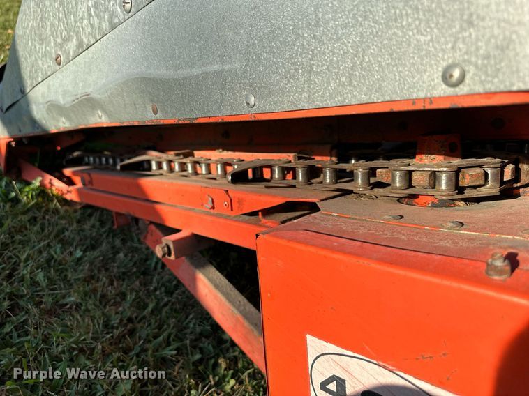 image for item DV1048 Allis Chalmers 430  corn head