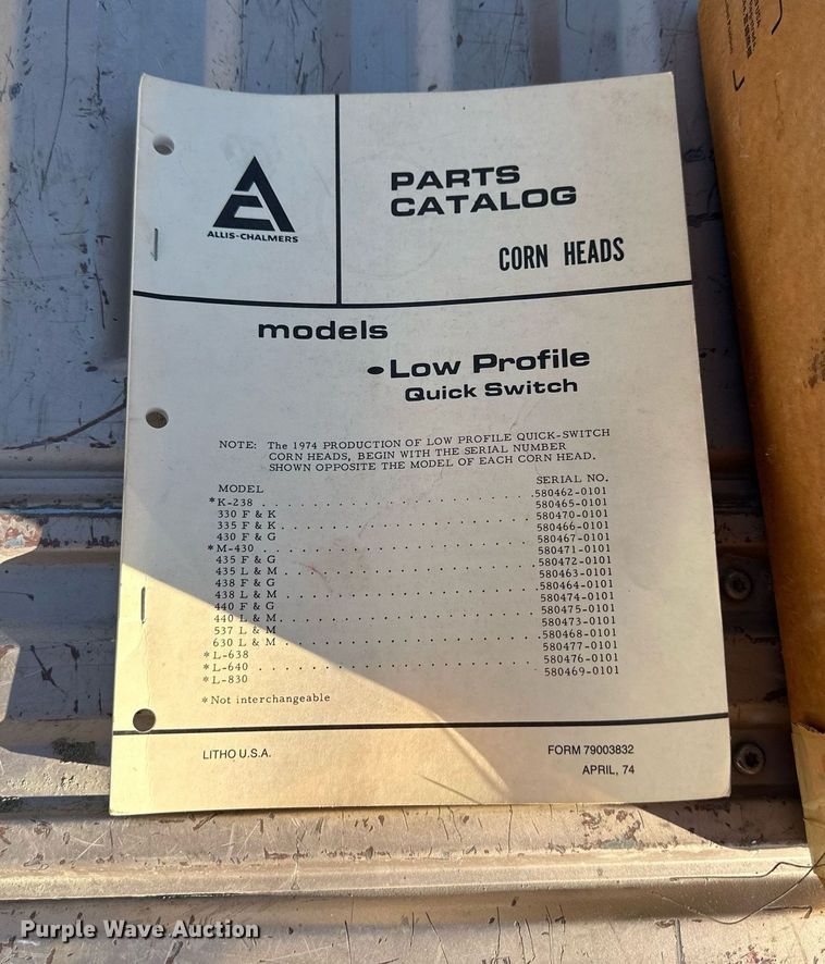 image for item DV1048 Allis Chalmers 430  corn head