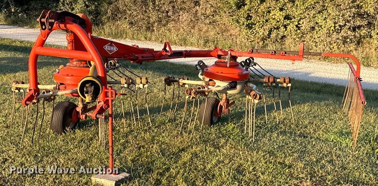 image for item DV1052 Kuhn GRS25N  rotary hay rake