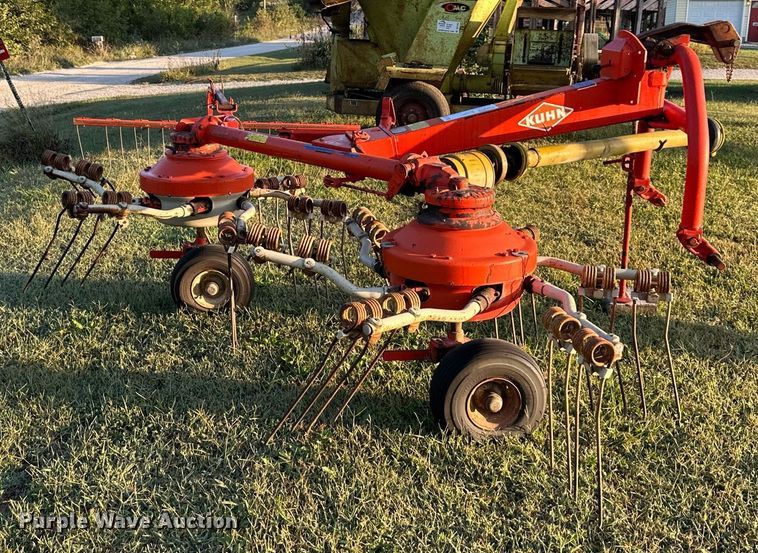 image for item DV1052 Kuhn GRS25N  rotary hay rake
