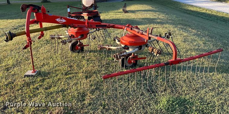 image for item DV1052 Kuhn GRS25N  rotary hay rake