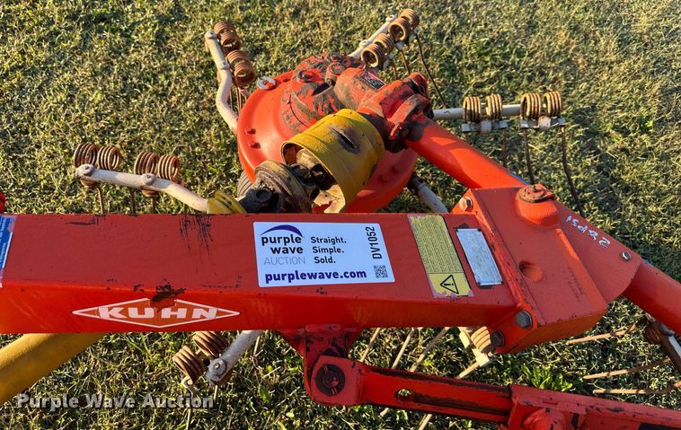 image for item DV1052 Kuhn GRS25N  rotary hay rake