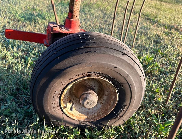 image for item DV1052 Kuhn GRS25N  rotary hay rake