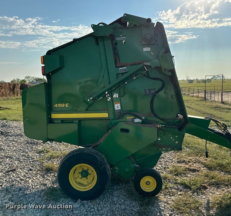 image for item DW2751 John Deere 459E  round baler
