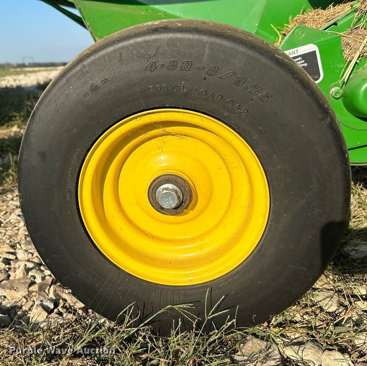 image for item DW2751 John Deere 459E  round baler