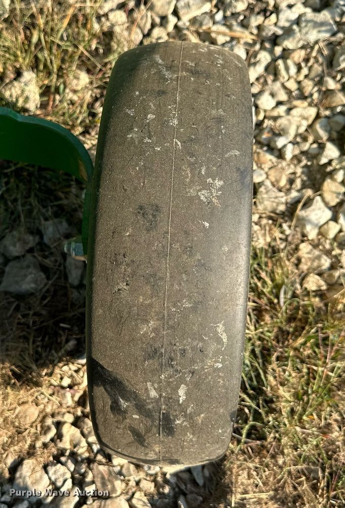 image for item DW2751 John Deere 459E  round baler