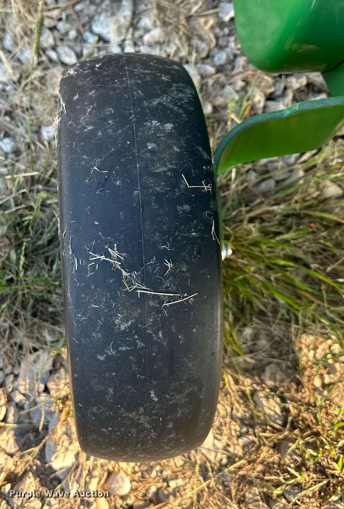 image for item DW2751 John Deere 459E  round baler