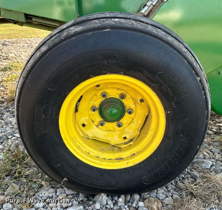 image for item DW2751 John Deere 459E  round baler