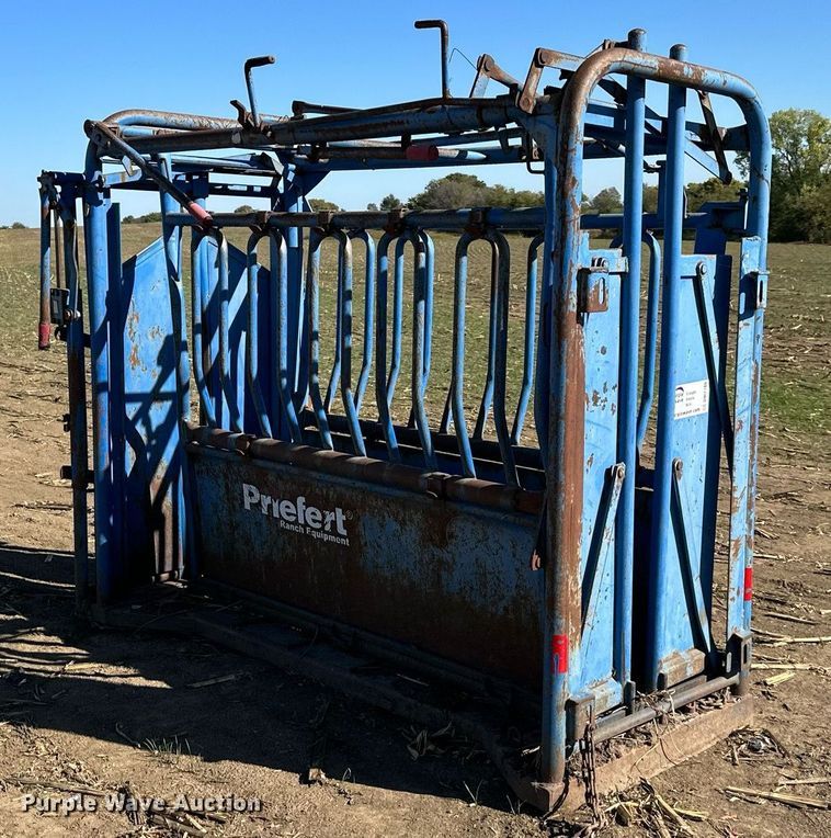 image for item DW2780 Priefert  livestock squeeze chute