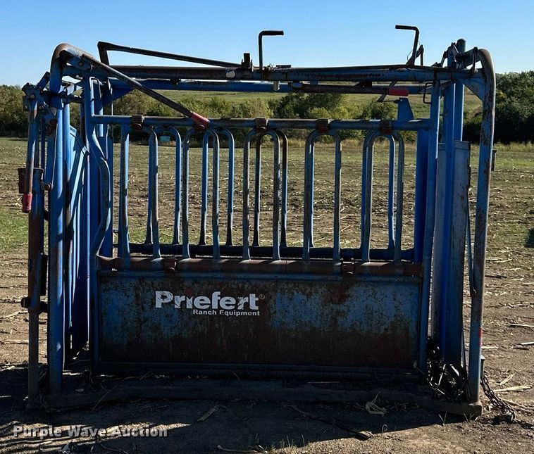 image for item DW2780 Priefert  livestock squeeze chute
