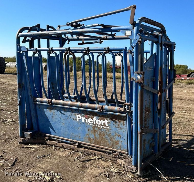 image for item DW2780 Priefert  livestock squeeze chute