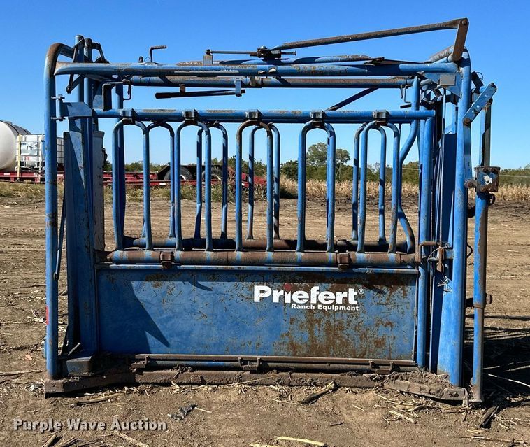 image for item DW2780 Priefert  livestock squeeze chute