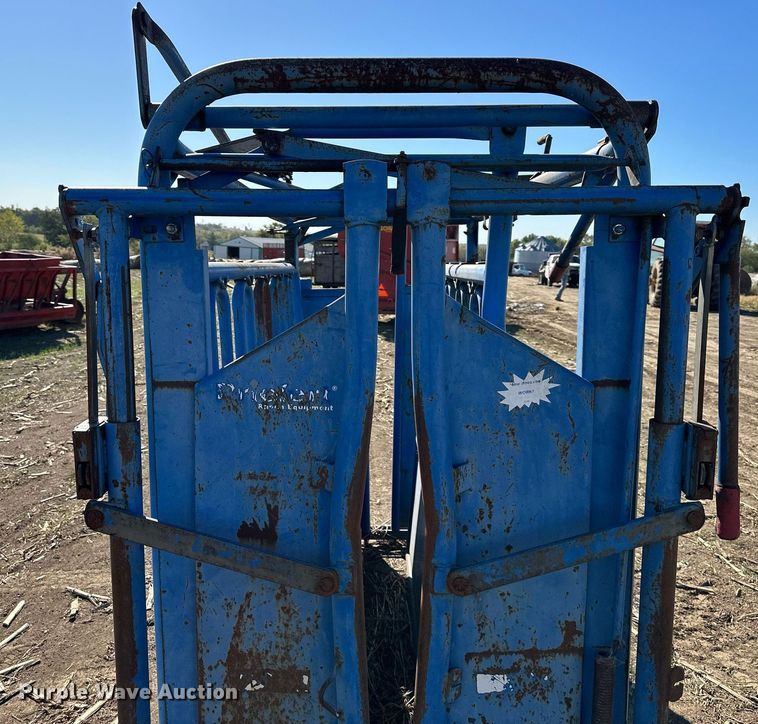 image for item DW2780 Priefert  livestock squeeze chute