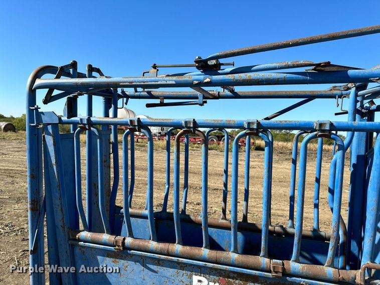 image for item DW2780 Priefert  livestock squeeze chute