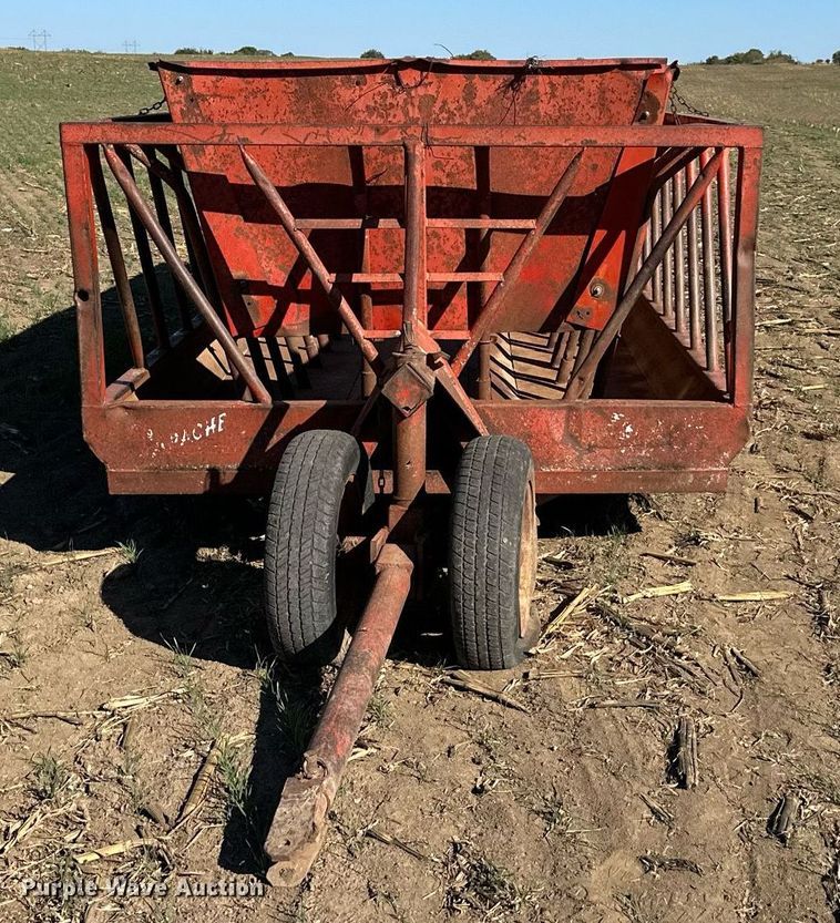 image for item DW2781 Apache Wagon  hay bale feeder