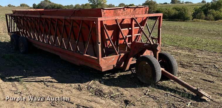 image for item DW2781 Apache Wagon  hay bale feeder