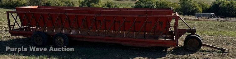 image for item DW2781 Apache Wagon  hay bale feeder