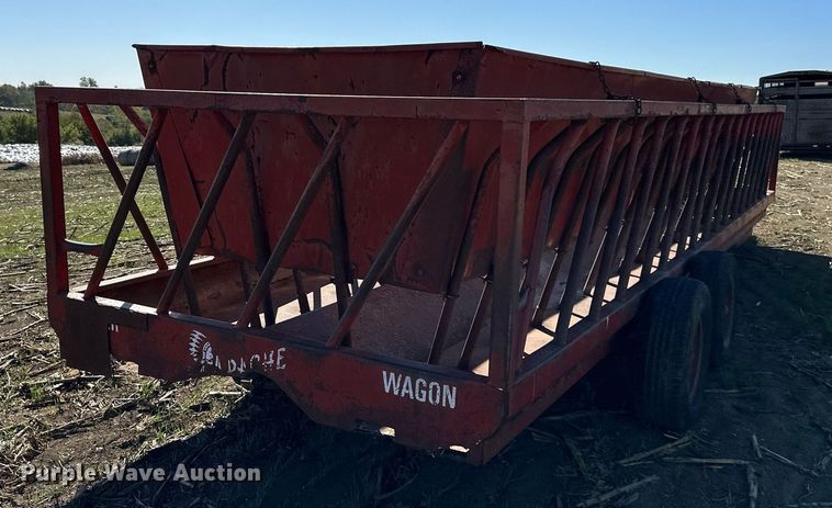 image for item DW2781 Apache Wagon  hay bale feeder