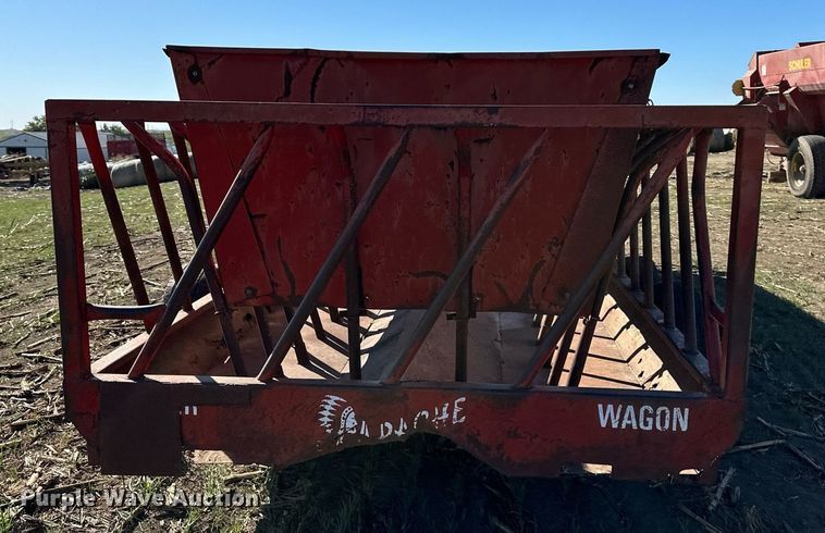 image for item DW2781 Apache Wagon  hay bale feeder