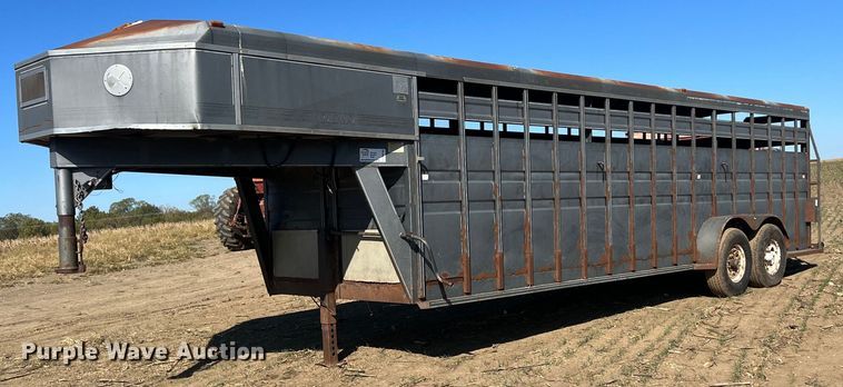 image for item DW2783 1993 Titan  livestock trailer