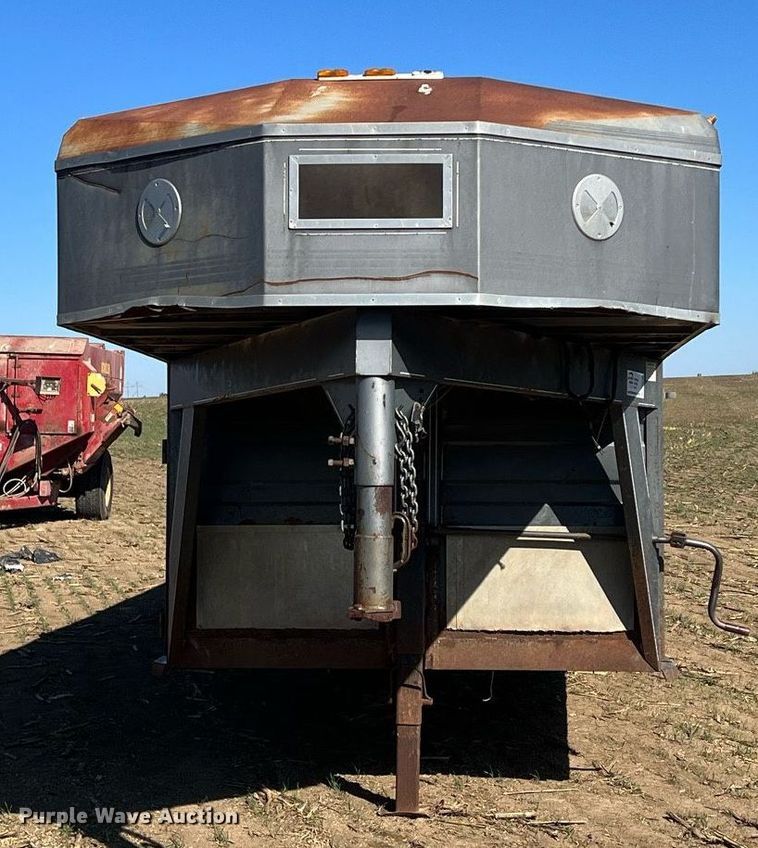 image for item DW2783 1993 Titan  livestock trailer